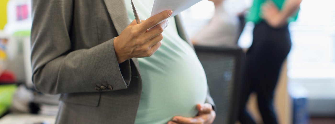 Femme enceinte au travail